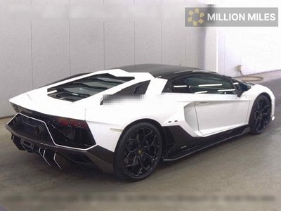 LAMBORGHINI AVENTADOR - 5