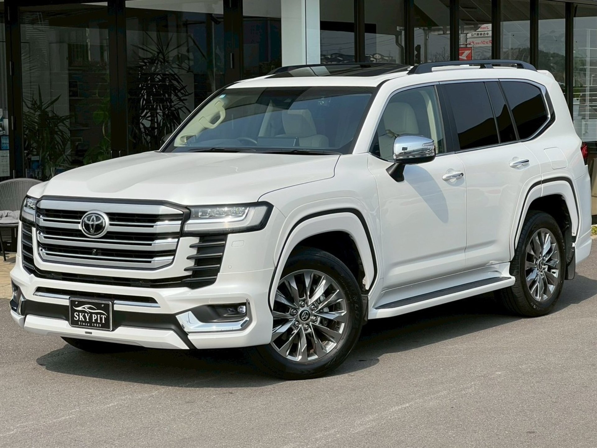 TOYOTA LAND CRUISER 300 - View 1