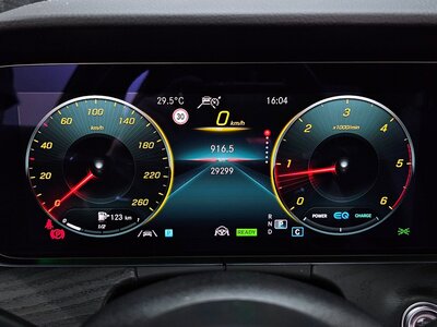 MERCEDES-BENZ E-CLASS - 8