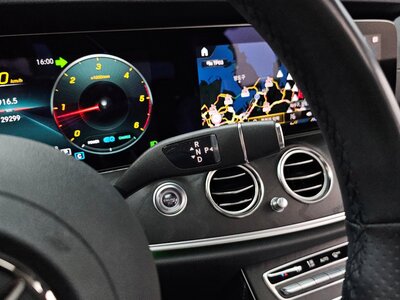 MERCEDES-BENZ E-CLASS - 9