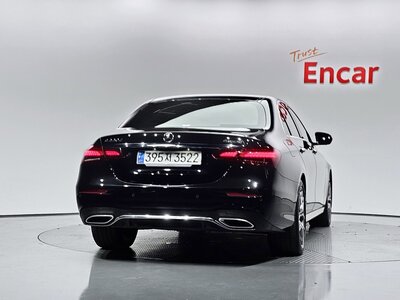 MERCEDES-BENZ E-CLASS - 4