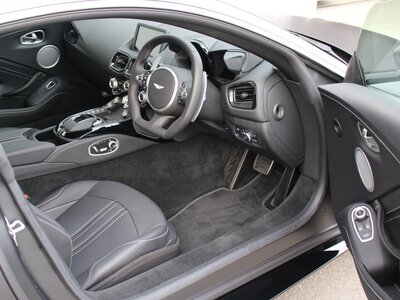 ASTON MARTIN VANTAGE - 5