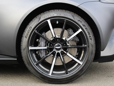 ASTON MARTIN VANTAGE - 8