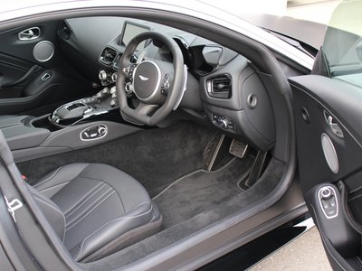ASTON MARTIN VANTAGE - 4