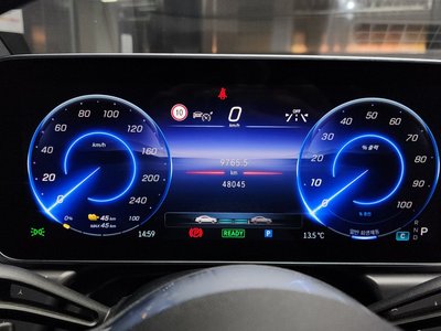 MERCEDES-BENZ EQE - 8