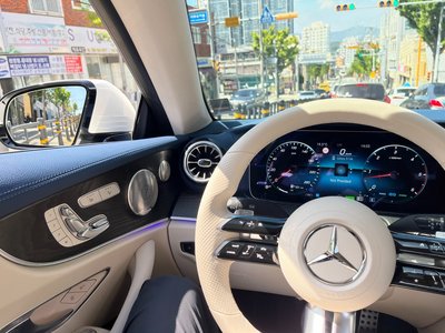 MERCEDES-BENZ E-CLASS - 8