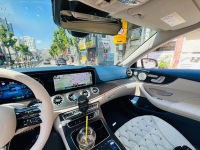 MERCEDES-BENZ E-CLASS - 10