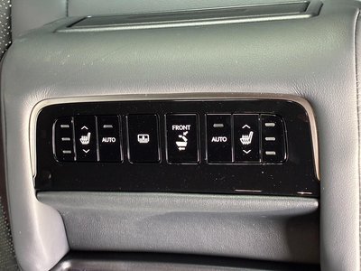 2018 Lexus LS — миниатюра 25