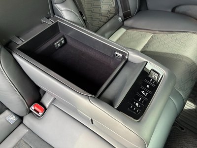 2018 Lexus LS — миниатюра 24