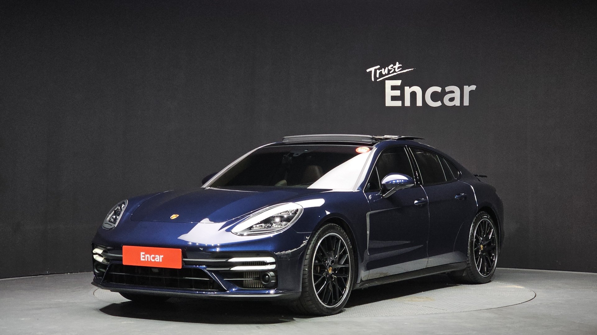 PORSCHE PANAMERA - View 1