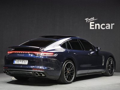 PORSCHE PANAMERA - 4