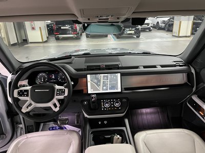 LAND ROVER DEFENDER - 7