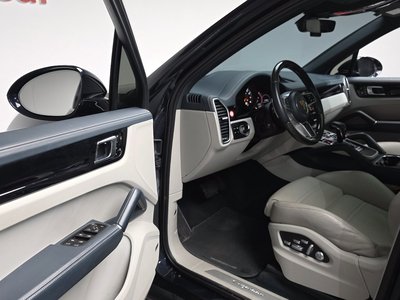 PORSCHE CAYENNE - 10