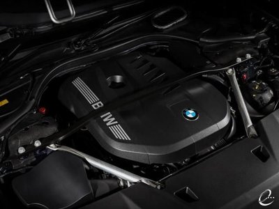 BMW 7 SERIES - 8