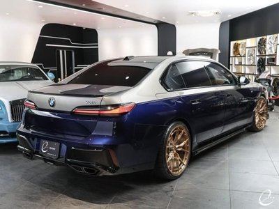 BMW 7 SERIES - 2