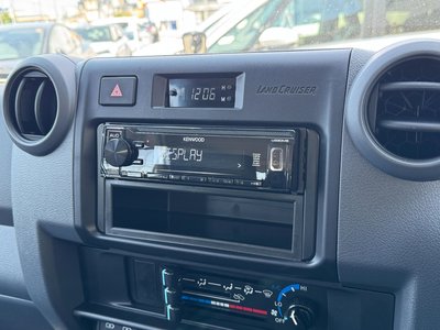 TOYOTA LAND CRUISER 70 - 4