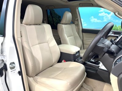 TOYOTA LAND CRUISER PRADO - 8