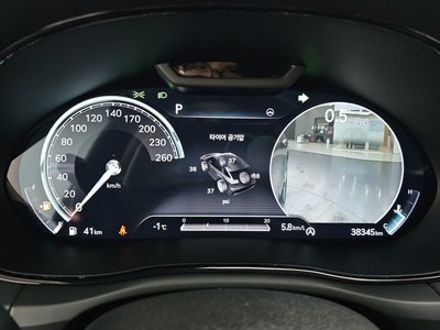صورة 8 لـ 2021 Genesis GV70
