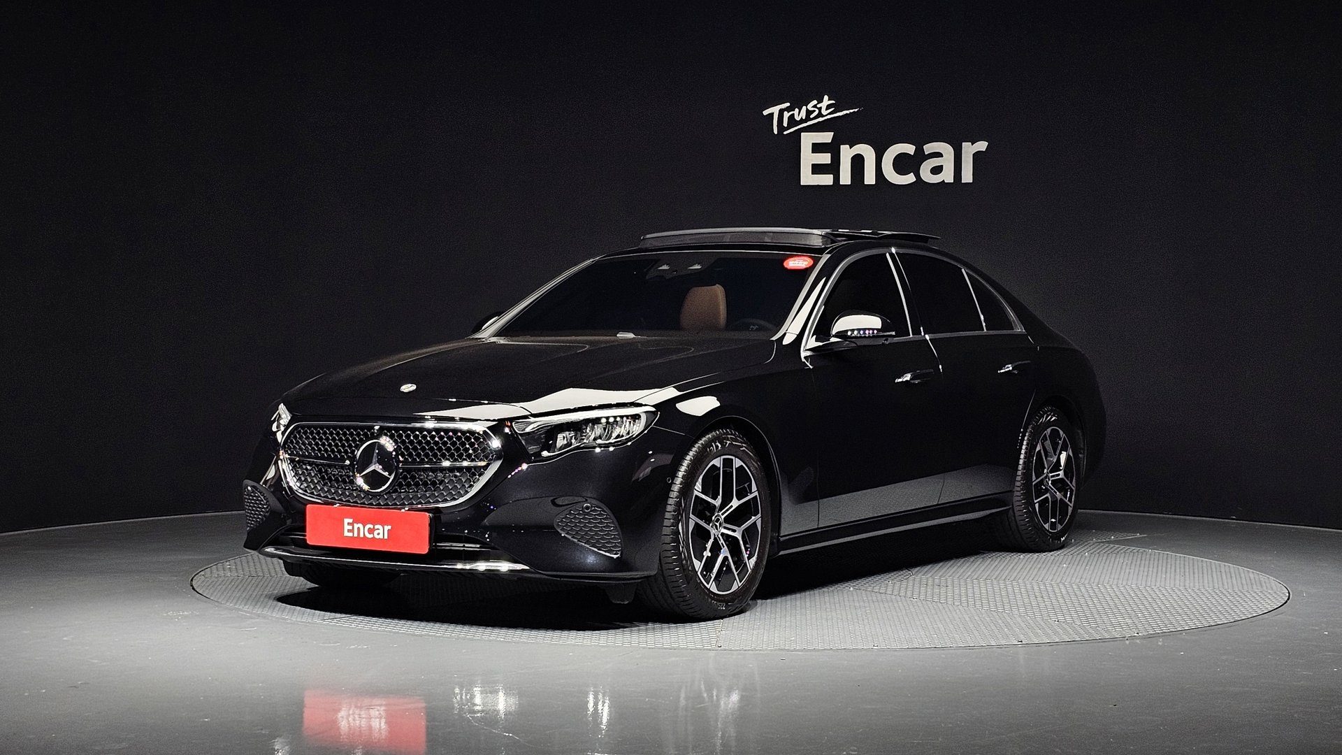 MERCEDES-BENZ E-CLASS - View 1
