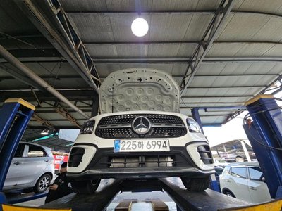 MERCEDES-BENZ GLB - 1
