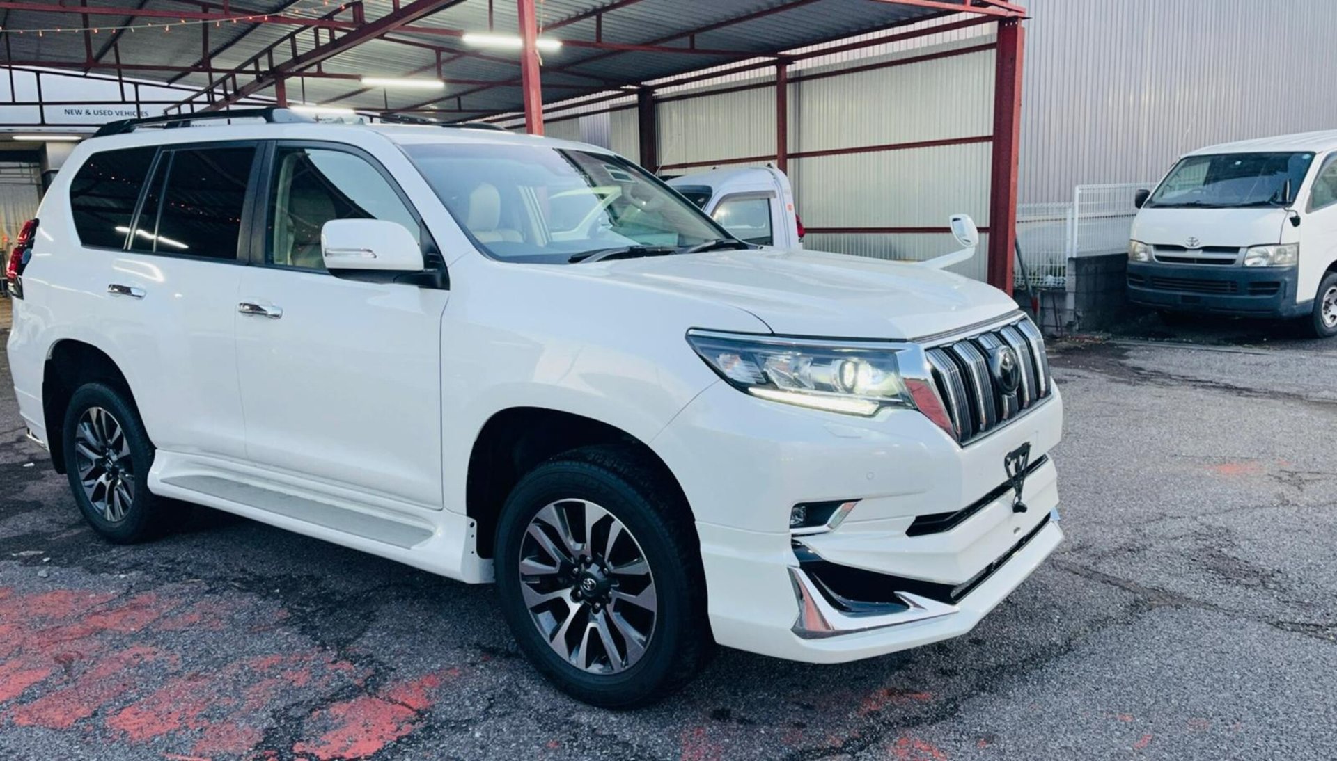 TOYOTA LAND CRUISER PRADO - View 1