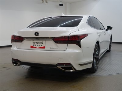 صورة 8 لـ 2023 Lexus LS
