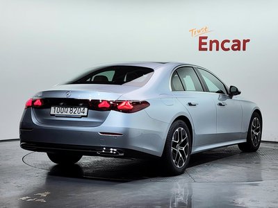 MERCEDES-BENZ E-CLASS - 4