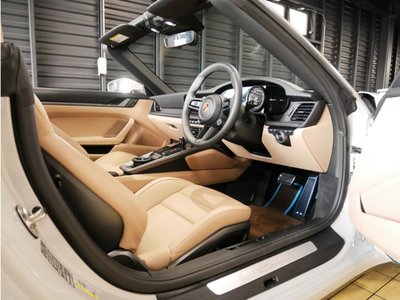 PORSCHE 911 CABRIOLET - 10