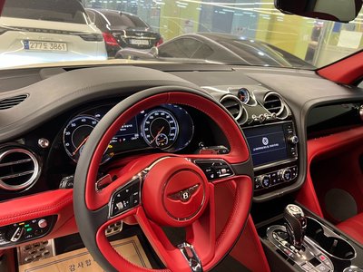 BENTLEY BENTAYGA - 9