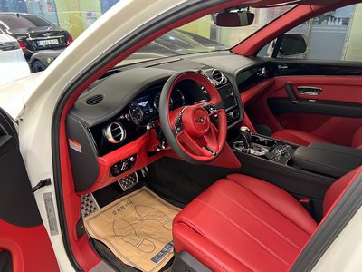 BENTLEY BENTAYGA - 3
