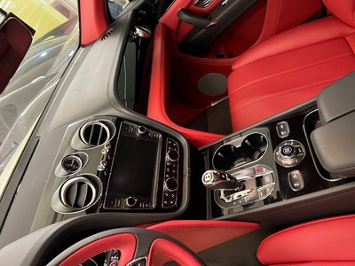 BENTLEY BENTAYGA - 4