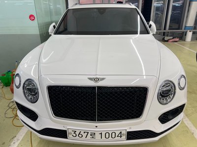BENTLEY BENTAYGA - 1