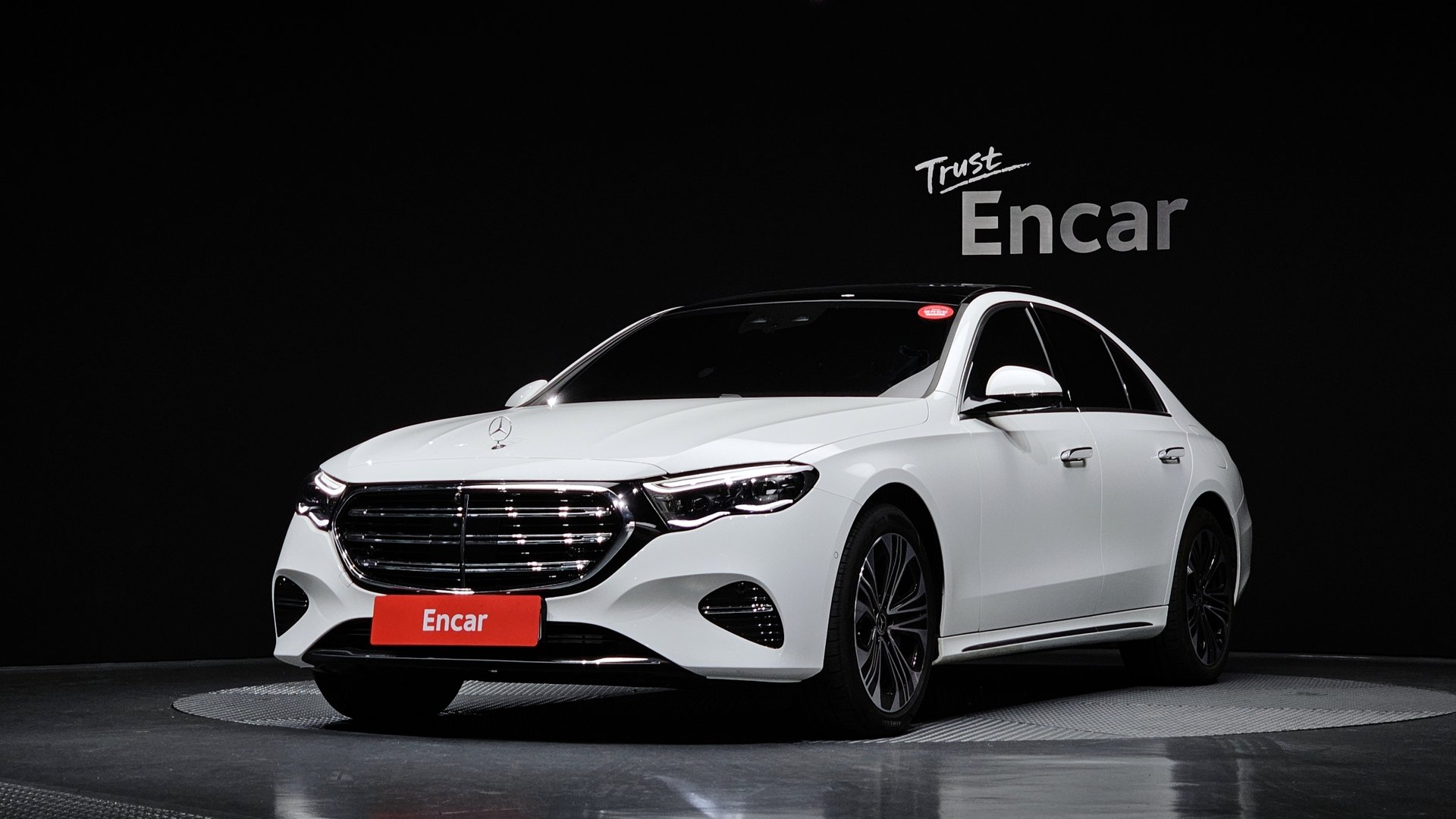 MERCEDES-BENZ E-CLASS - View 1