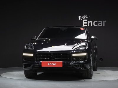 صورة 2 لـ 2021 Porsche CAYENNE