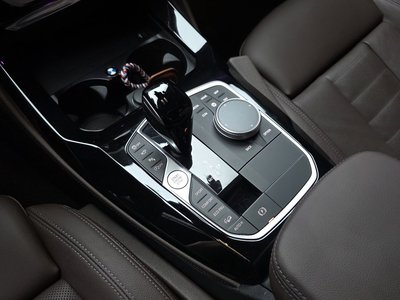 2025 BMW X4 thumbnail 12