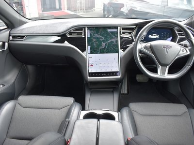 TESLA MODEL S - 6