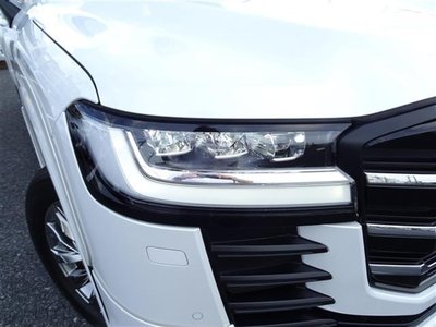 TOYOTA LAND CRUISER 300 - 8