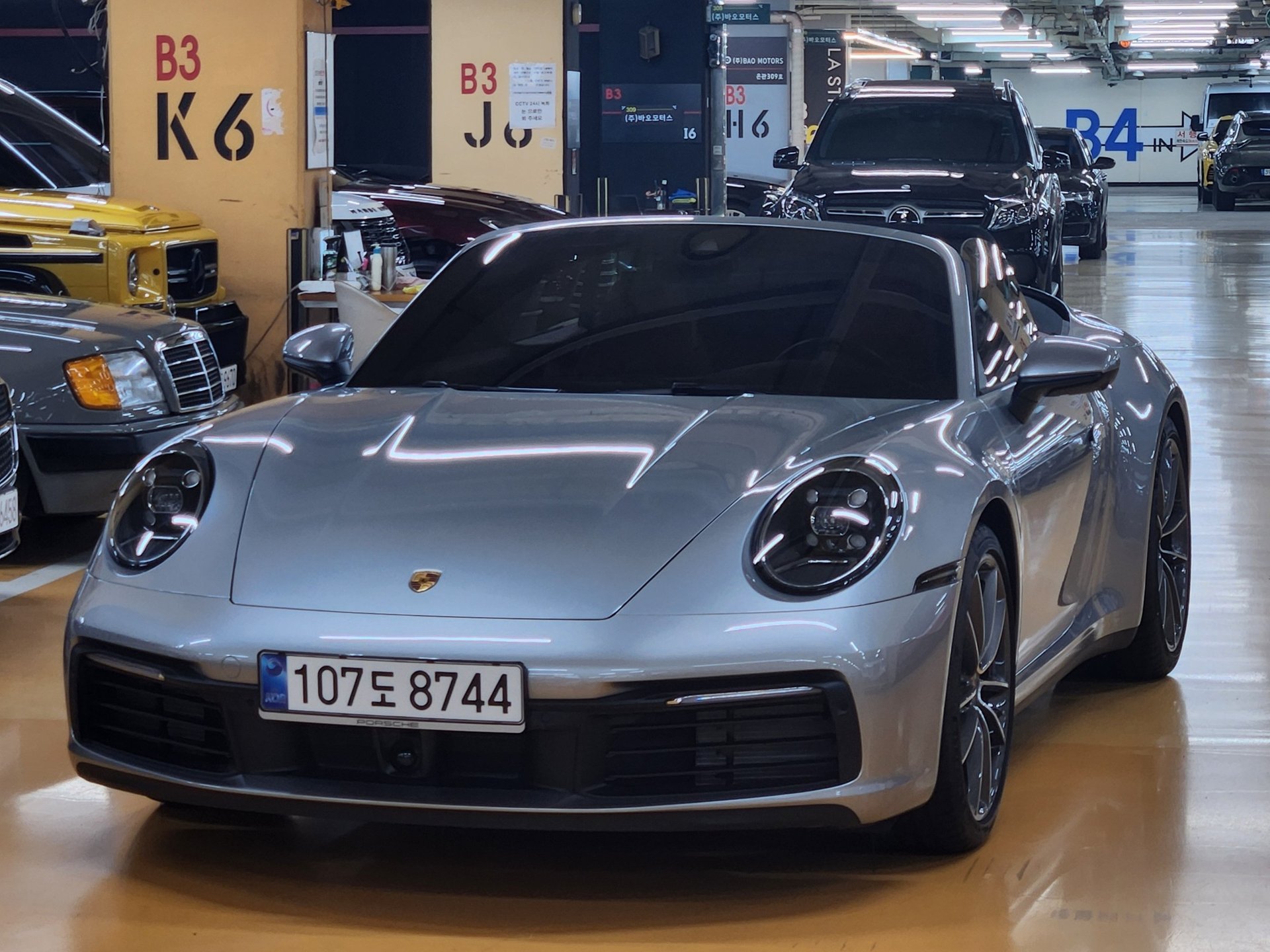 PORSCHE 911 - View 1