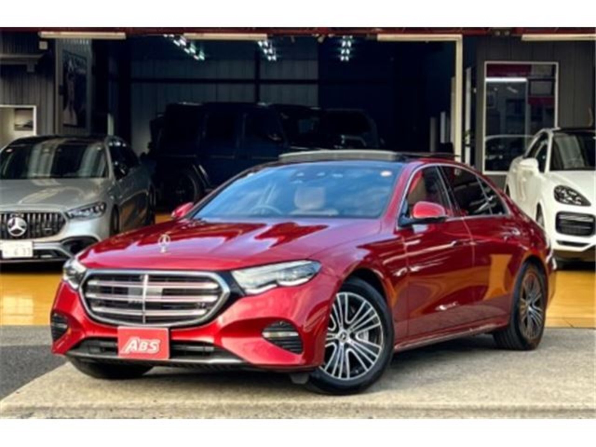 MERCEDES-BENZ E-CLASS - View 1