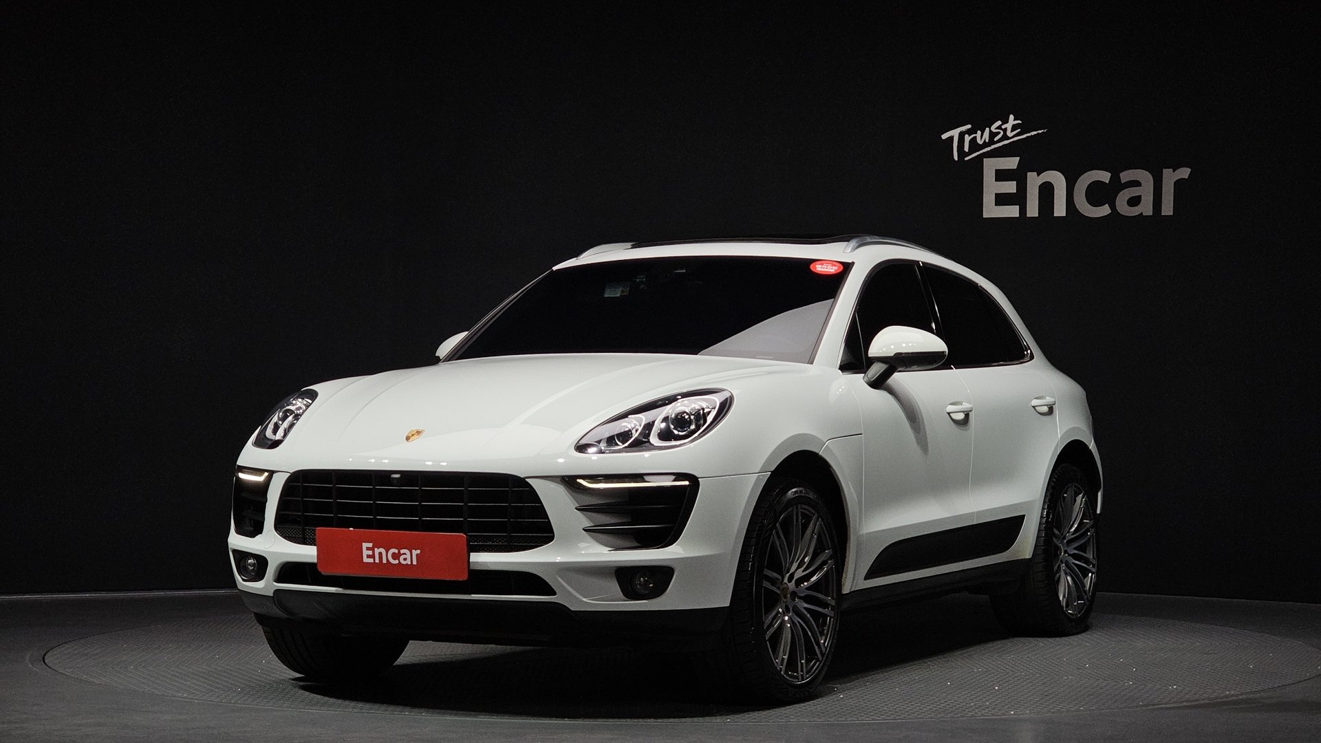 PORSCHE MACAN - View 1