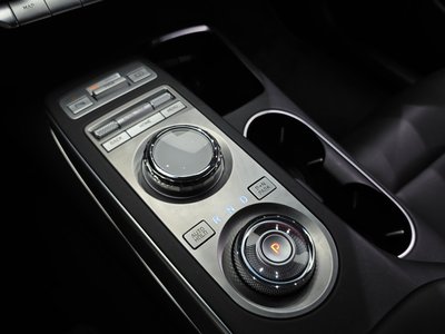 2023 Genesis GV70 thumbnail 12