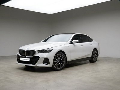 BMW 5 SERIES - 1