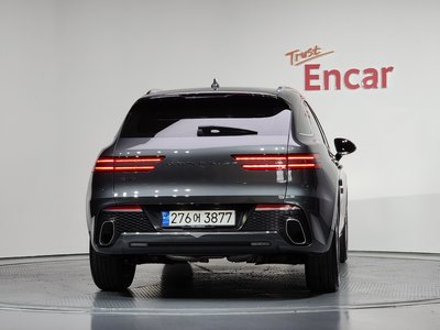 صورة 4 لـ 2023 Genesis GV70