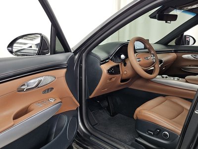 صورة 10 لـ 2023 Genesis GV70