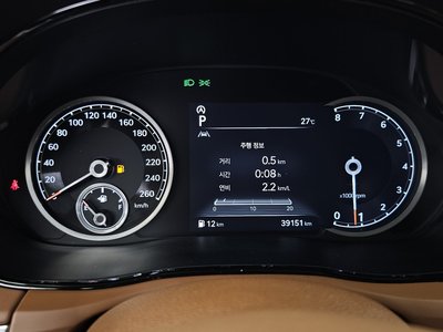صورة 8 لـ 2023 Genesis GV70