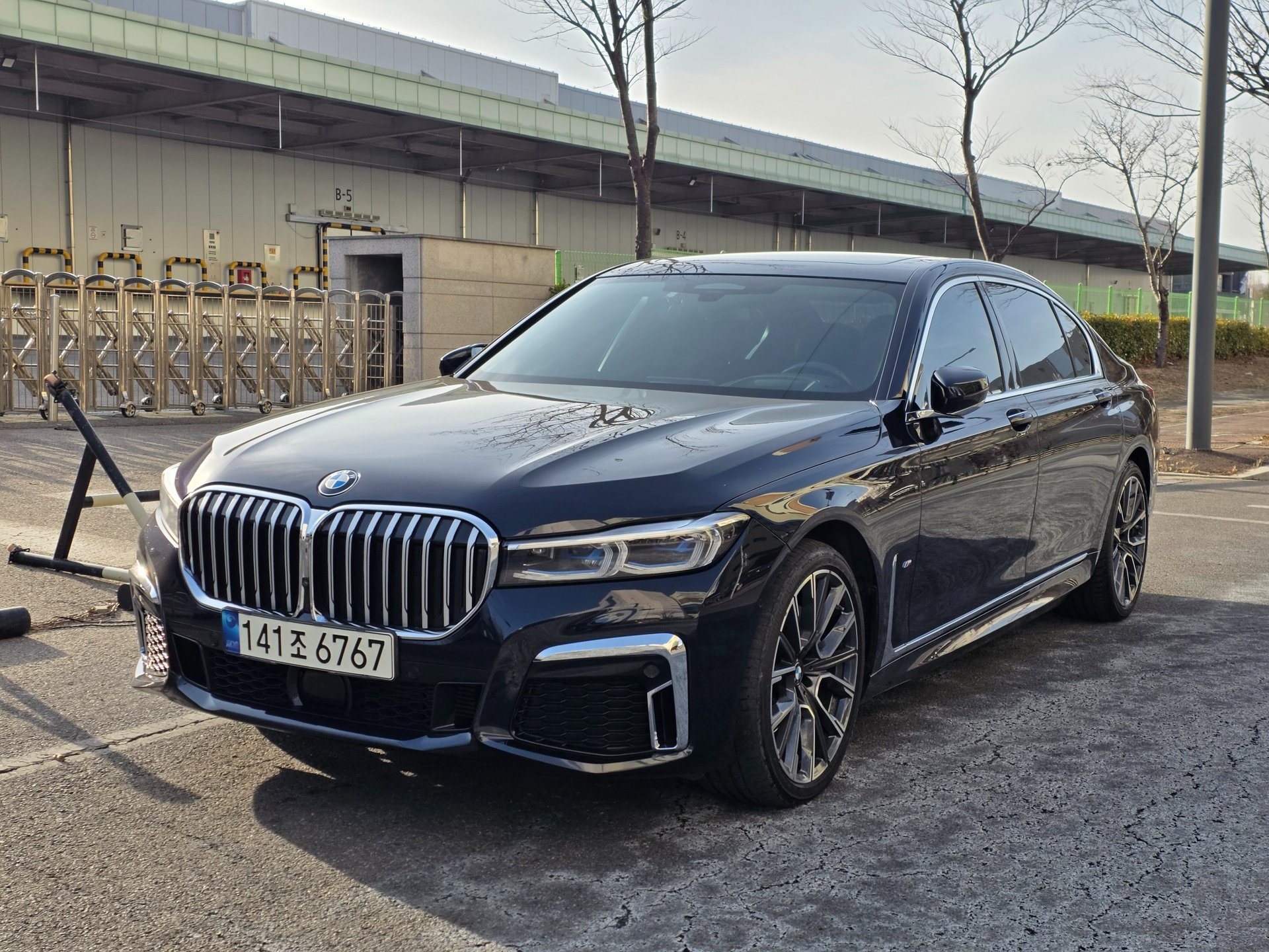 BMW 7 SERIES - View 1