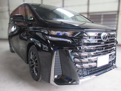 TOYOTA VELLFIRE - 1