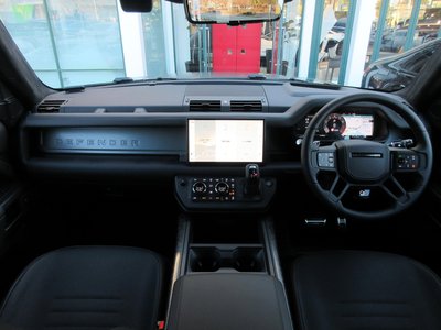 LAND ROVER DEFENDER - 2