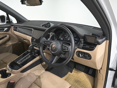 PORSCHE MACAN - 10