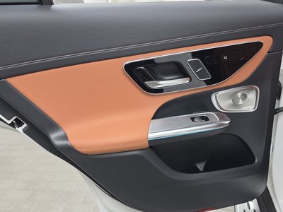 2025 Mercedes-BENZ GLC — миниатюра 15